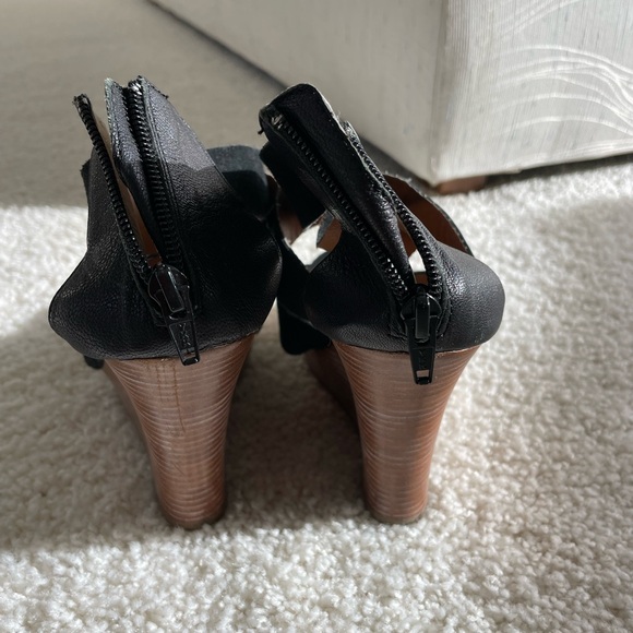 Seychelles black and tan wedges size 7 from
Charyli boutique - Picture 3 of 4